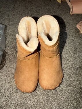 Amazon Tan Shearling-Lined Moccasin Boots